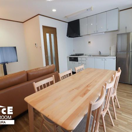 Апартаменты Gloce 鎌倉 若宮大路house お部屋から江ノ電ビューを独り占め 鎌倉駅から徒歩3分 Камакура Экстерьер фото